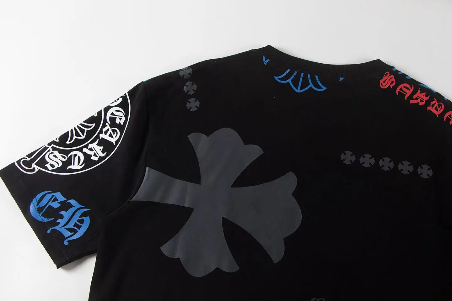 🅿️160 Style: 2025 new Croix Heart short-sleeved T-shirt Material: High version 300g double yarn combed cotton Size: S～XL Color: Black Style number: Z007